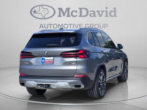 Gray Metallic 2025 BMW X5 xDrive40i