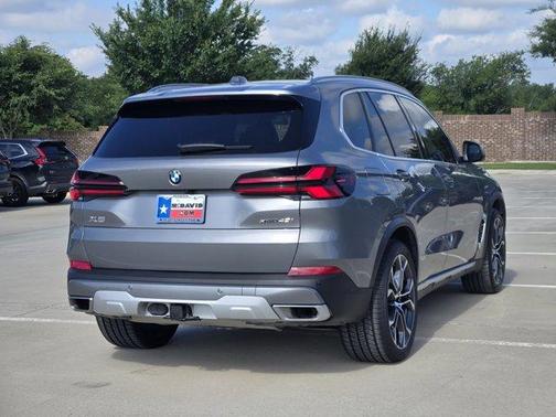 Gray Metallic 2025 BMW X5 xDrive40i