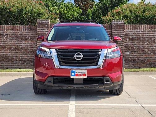 2022 Nissan Pathfinder SV