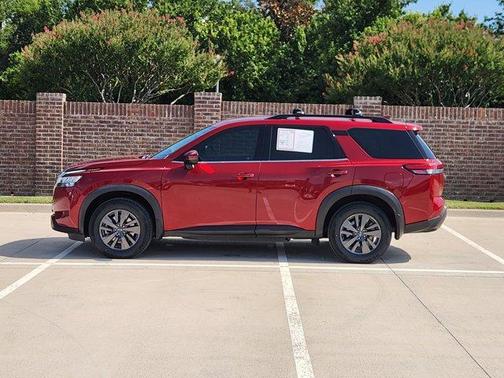 2022 Nissan Pathfinder SV