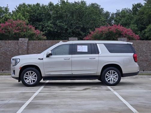 2022 GMC Yukon XL SLT