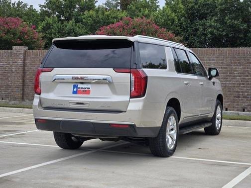 2022 GMC Yukon XL SLT