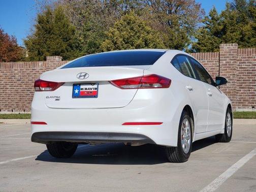 2018 Hyundai ELANTRA SE