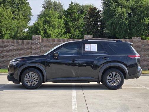 2022 Nissan Pathfinder SV