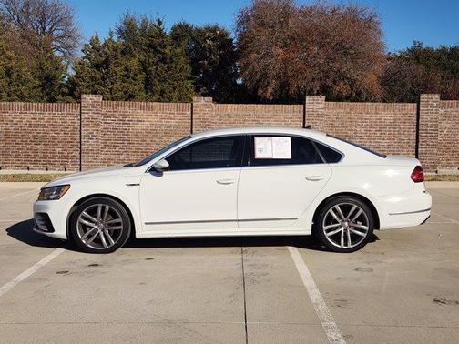 2017 Volkswagen Passat 1.8T R-Line
