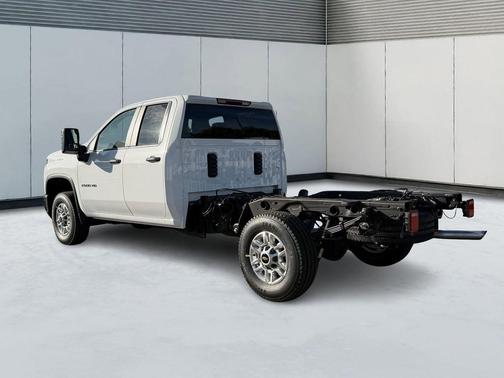 Summit White 2026 Chevrolet Silverado 2500 WT