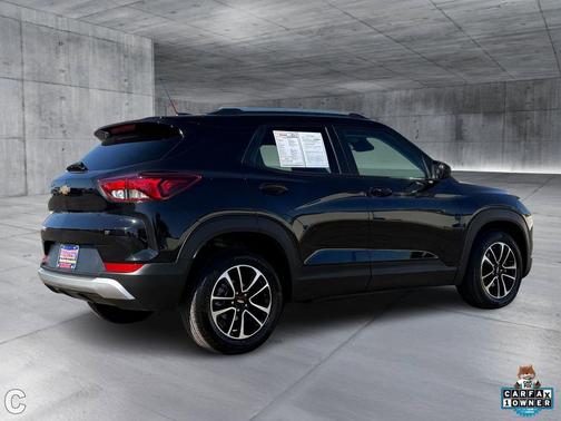 Mosaic Black Metallic 2025 Chevrolet Trailblazer LT
