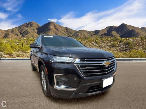 Mosaic Black Metallic 2023 Chevrolet Traverse LT Cloth