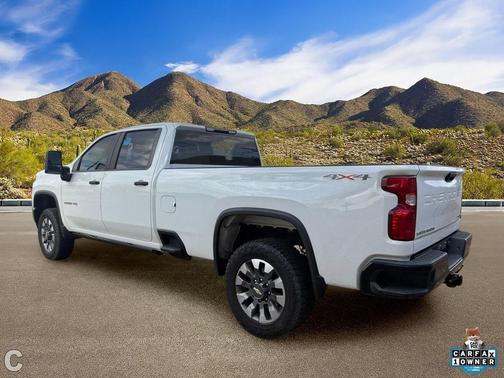 Summit White 2022 Chevrolet Silverado 2500 Custom