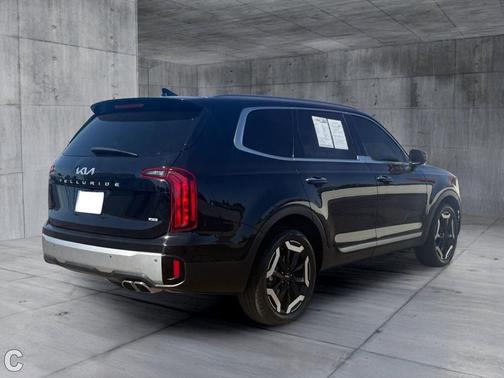 Ebony Black 2024 Kia Telluride S