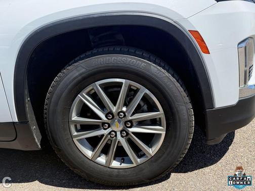 Summit White 2023 Chevrolet Traverse LT Cloth