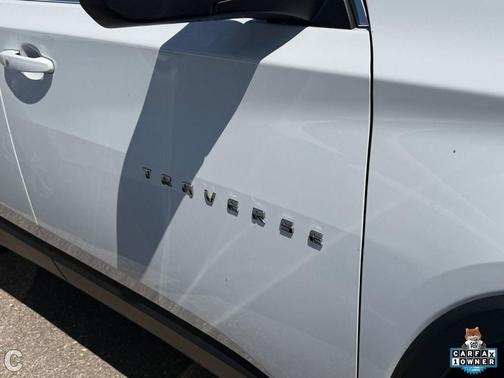 Summit White 2023 Chevrolet Traverse LT Cloth