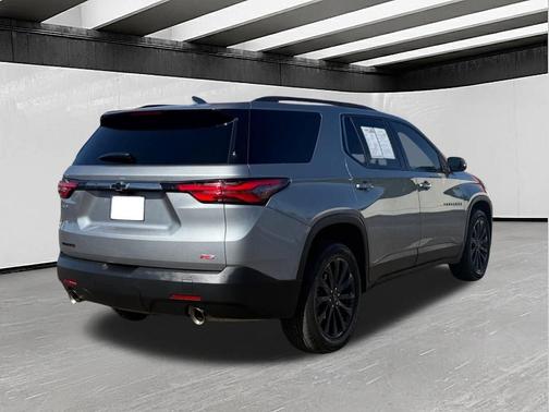 Sterling Gray Metallic 2023 Chevrolet Traverse RS