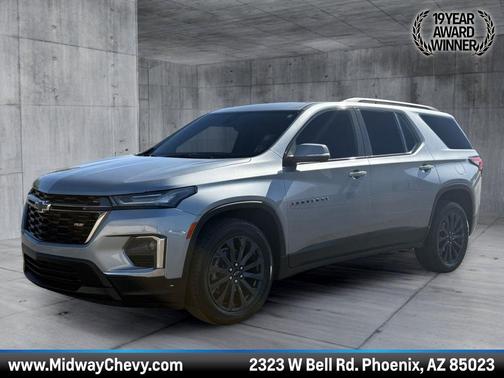 Sterling Gray Metallic 2023 Chevrolet Traverse RS