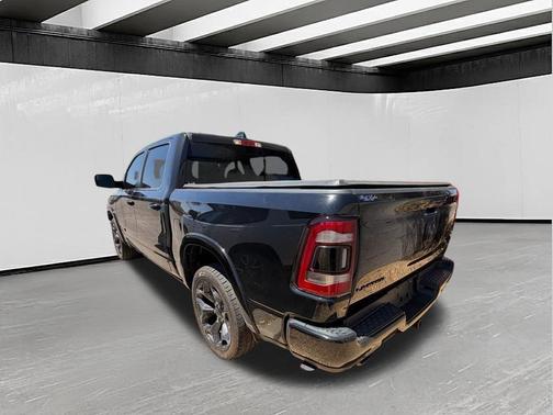 Diamond Black Crystal Pearlcoat 2022 RAM 1500 Limited