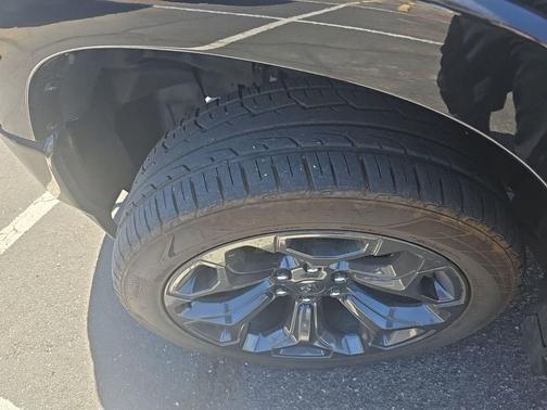 Diamond Black Crystal Pearlcoat 2022 RAM 1500 Limited