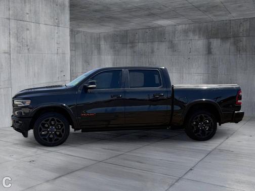 Diamond Black Crystal Pearlcoat 2022 RAM 1500 Limited