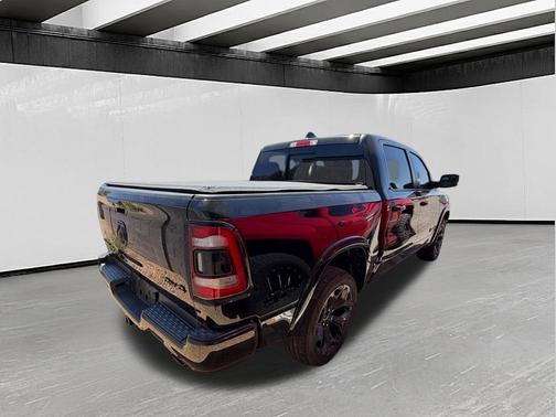 Diamond Black Crystal Pearlcoat 2022 RAM 1500 Limited