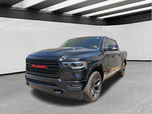 Diamond Black Crystal Pearlcoat 2022 RAM 1500 Limited