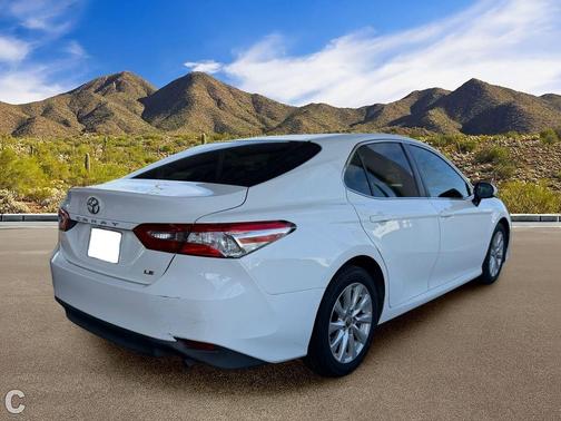Super White 2018 Toyota Camry LE