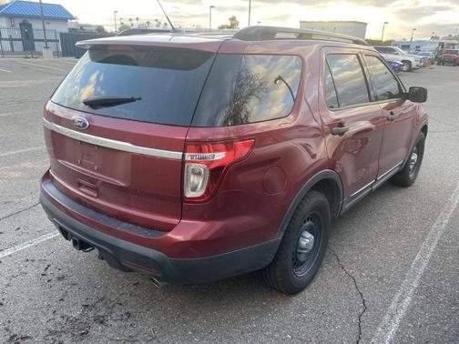 Photo 5 of 10 of 2014 Ford Explorer Base