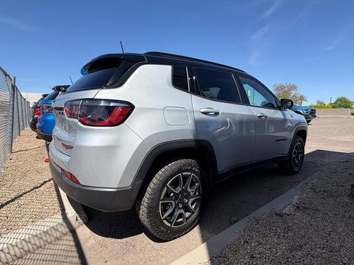 Silver Zynith Metallic Clearcoat 2025 Jeep Compass Trailhawk