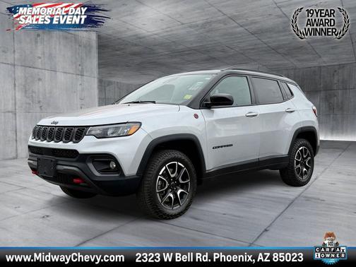 Silver Zynith Metallic Clearcoat 2025 Jeep Compass Trailhawk