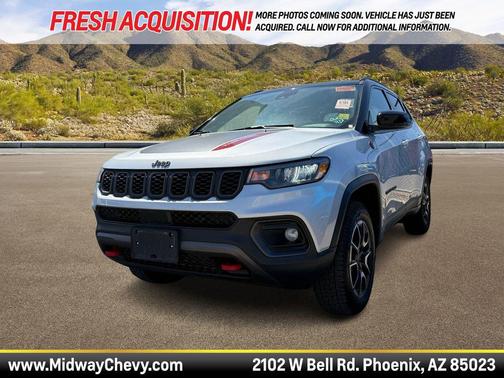Silver Zynith Metallic Clearcoat 2025 Jeep Compass Trailhawk