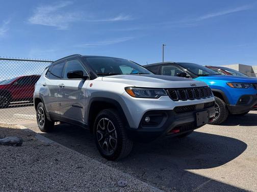 Silver Zynith Metallic Clearcoat 2025 Jeep Compass Trailhawk