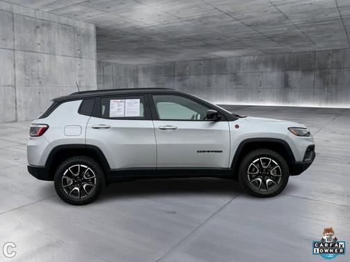 Silver Zynith Metallic Clearcoat 2025 Jeep Compass Trailhawk