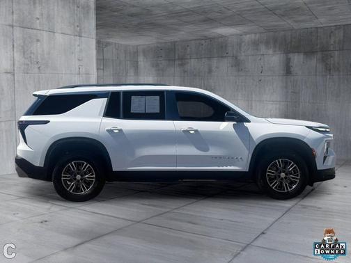 Summit White 2025 Chevrolet Traverse LT