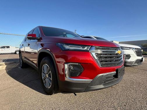 Radiant Red Tintcoat 2023 Chevrolet Traverse LT Leather