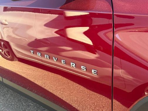 Radiant Red Tintcoat 2023 Chevrolet Traverse LT Leather