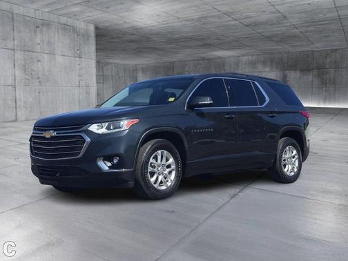 Graphite Metallic 2020 Chevrolet Traverse LT Cloth