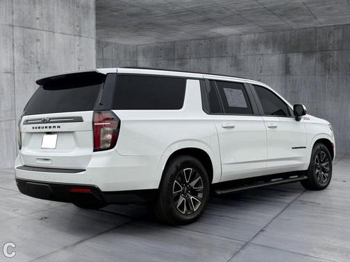 Summit White 2021 Chevrolet Suburban 4WD Z71