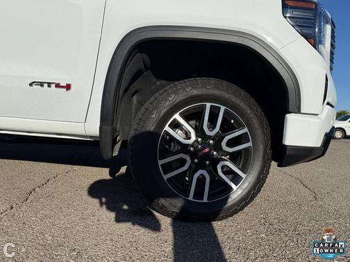 Summit White 2025 GMC Sierra 1500 AT4