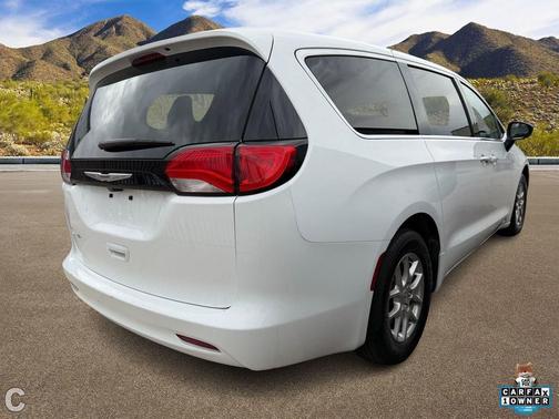 2024 Chrysler Voyager LX