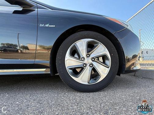 2017 Hyundai SONATA Hybrid Limited