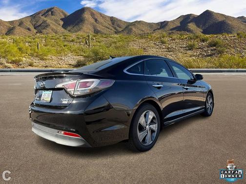 2017 Hyundai SONATA Hybrid Limited