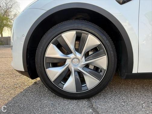 2022 Tesla Model Y Long Range Dual Motor All-Wheel Drive