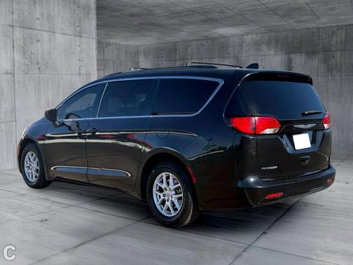 Brilliant Black Crystal Pearlcoat 2021 Chrysler Voyager LXI