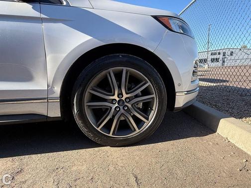 White Platinum Metallic Tri-Coat 2019 Ford Edge Titanium