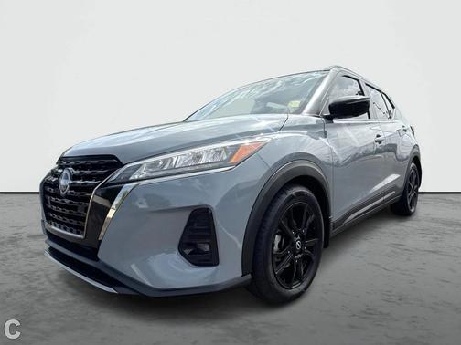 2022 Nissan Kicks SR