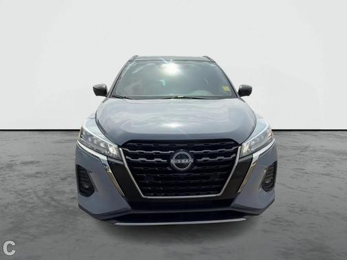2022 Nissan Kicks SR