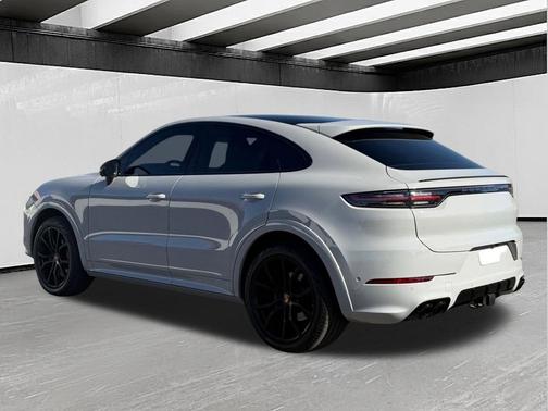 Chalk 2022 Porsche Cayenne Platinum Edition