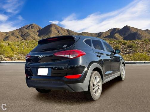 Black 2017 Hyundai TUCSON SE