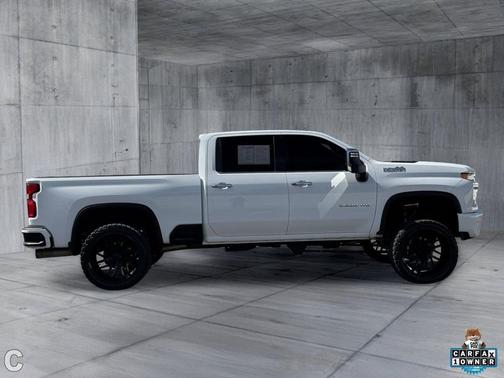 Summit White 2022 Chevrolet Silverado 2500 High Country