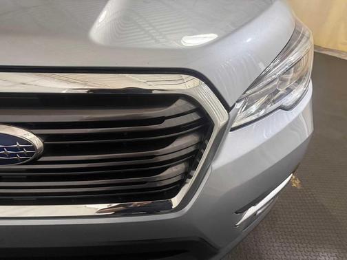 Ice Silver Metallic 2022 Subaru Ascent Limited 7-Passenger