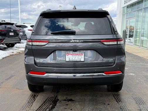 2023 Jeep Grand Cherokee Laredo