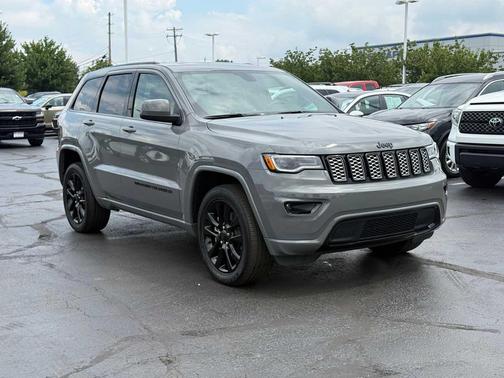 2022 Jeep Grand Cherokee Laredo